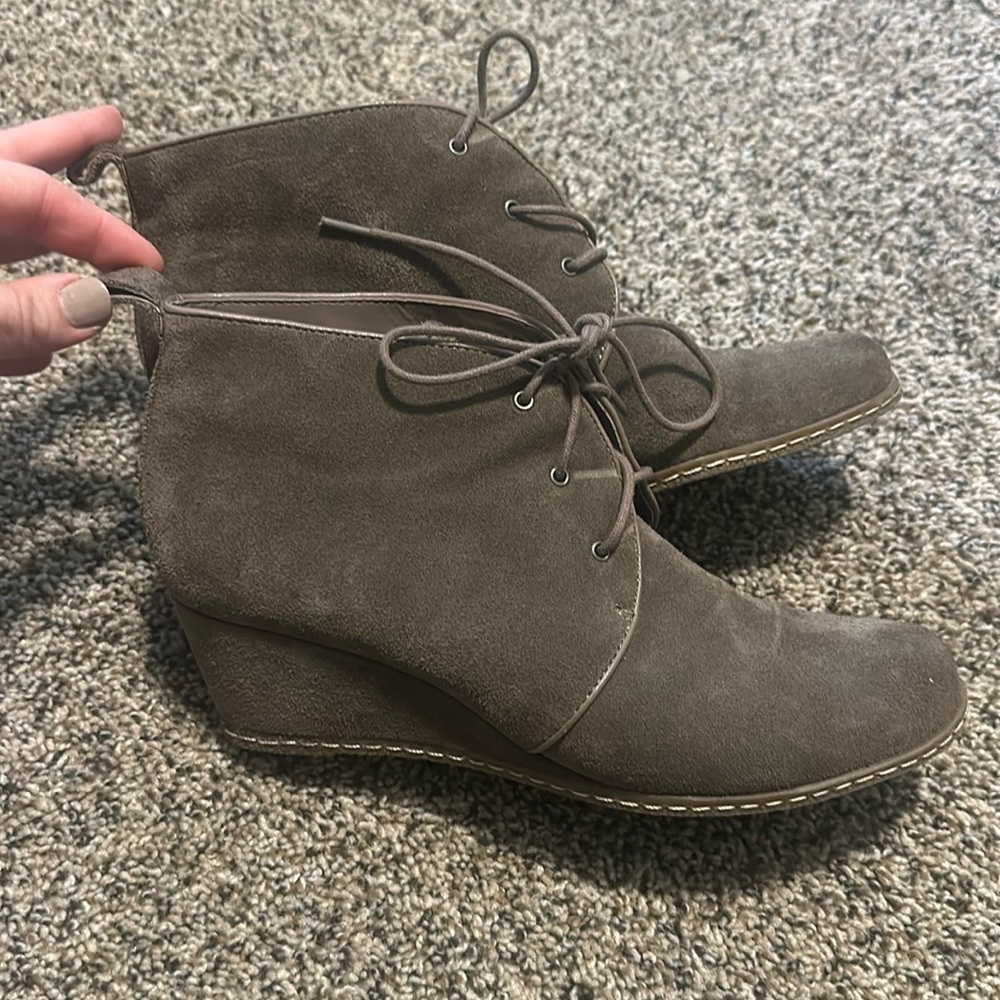 Franco Sarto 8 1/2 women’s tan heeled booties